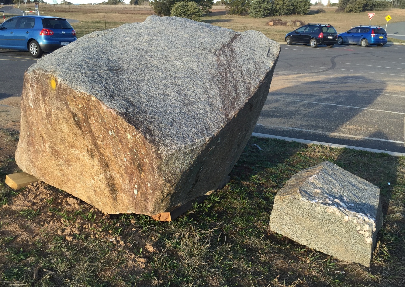Moruya granite arrives in Canberra!
