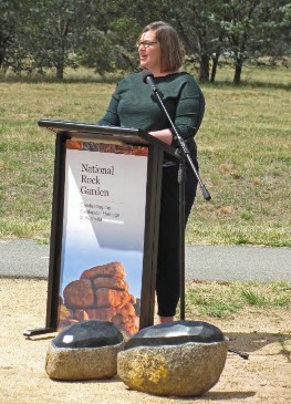 I:\Mineral promotions\Workarea\CooperM\National Rock Garden\Communications and Outreach SubCommittee\Newsletters\2019 October\IMG_3328 Suzanne Orr speaks.jpg